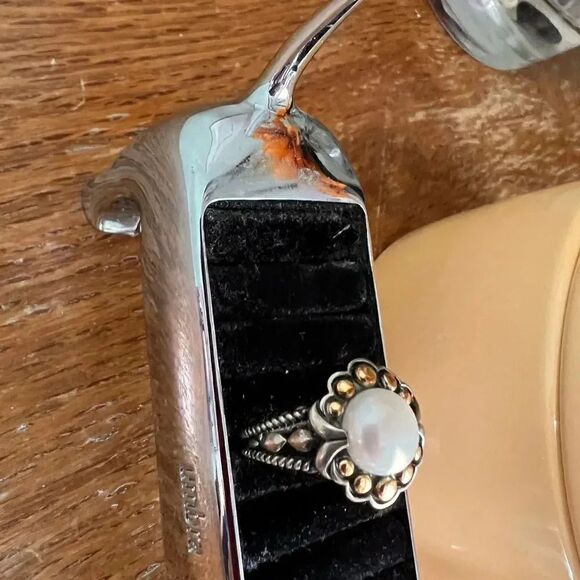 EUC Silver, Gold and Pearl Size 7 Flower Ring - Picture 4 of 6